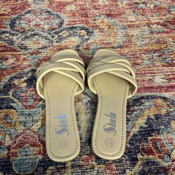 💥4/$20 BUNDLE 🆕NWOT Cream/Tan Women's Sandals Size 8.5 - Picture 3 of 6